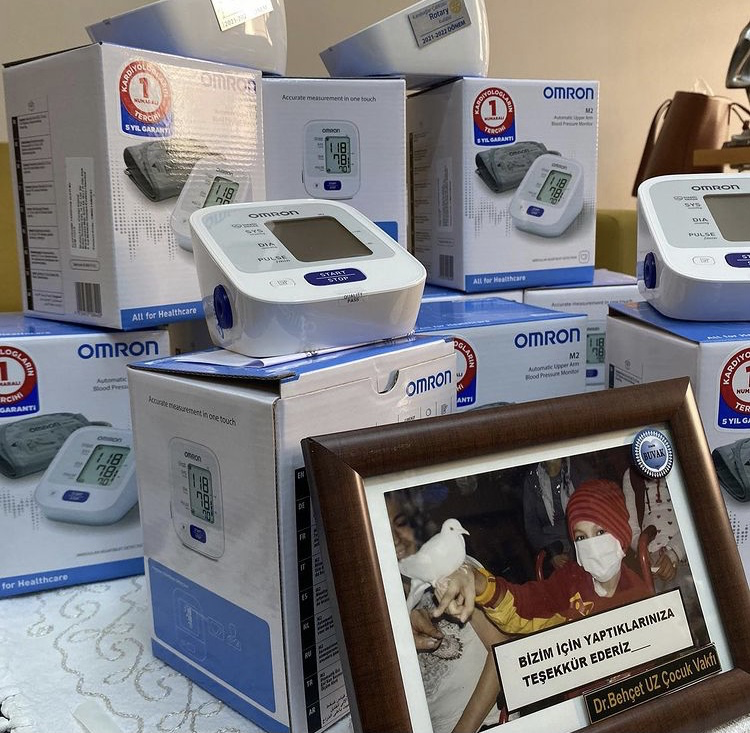 Rotary Kulubü'nden Dr. Behçet Uz Çocuk Hastanesine Yardım Etkinliği