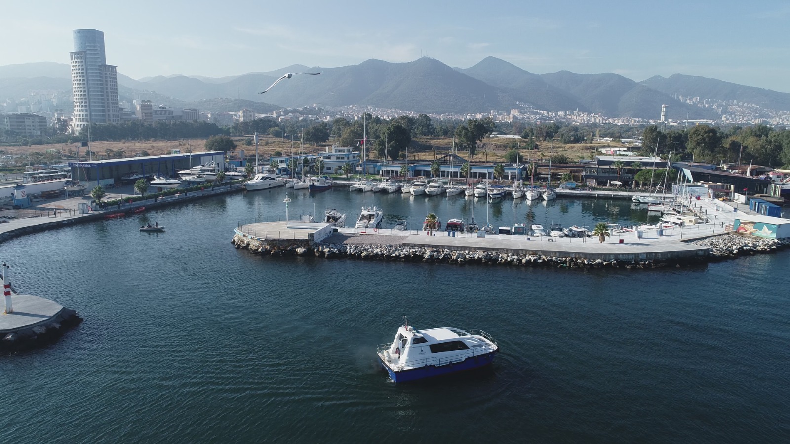 İzmir Marina’da Mavi Bayrak Gururu