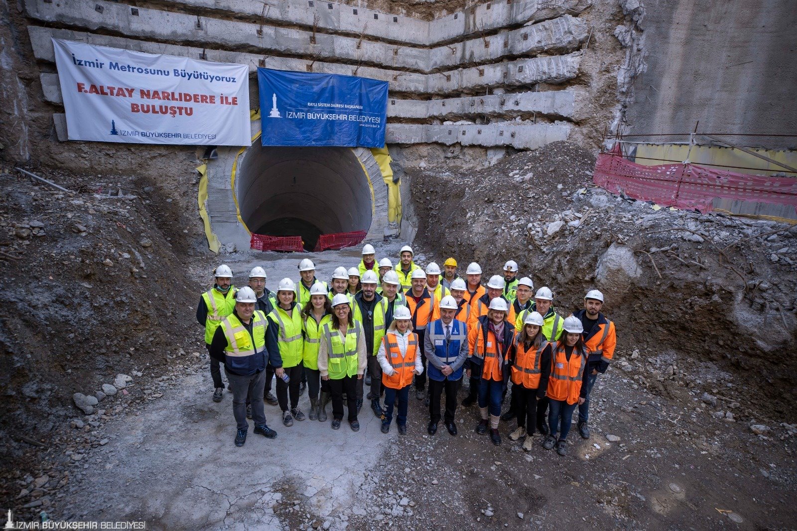Başkan Soyer İzmir'in yeni metrosunda üniversite öğrencileriyle buluştu