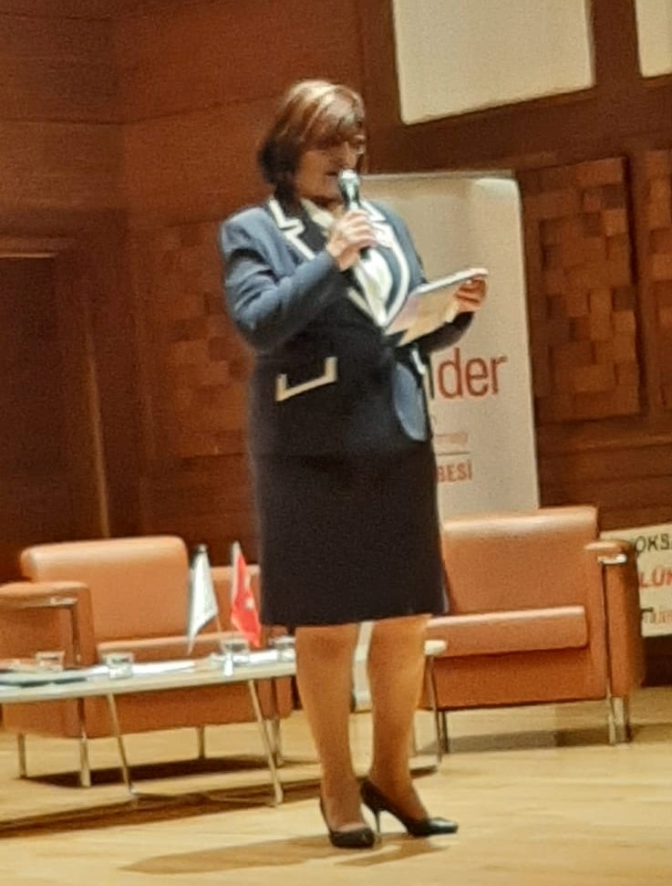 Kadın vekil aday adayları: "Emeğimiz varsa, sözümüz de olmalı.  Temsilde eşitlik, fermuar sistemi istiyoruz."