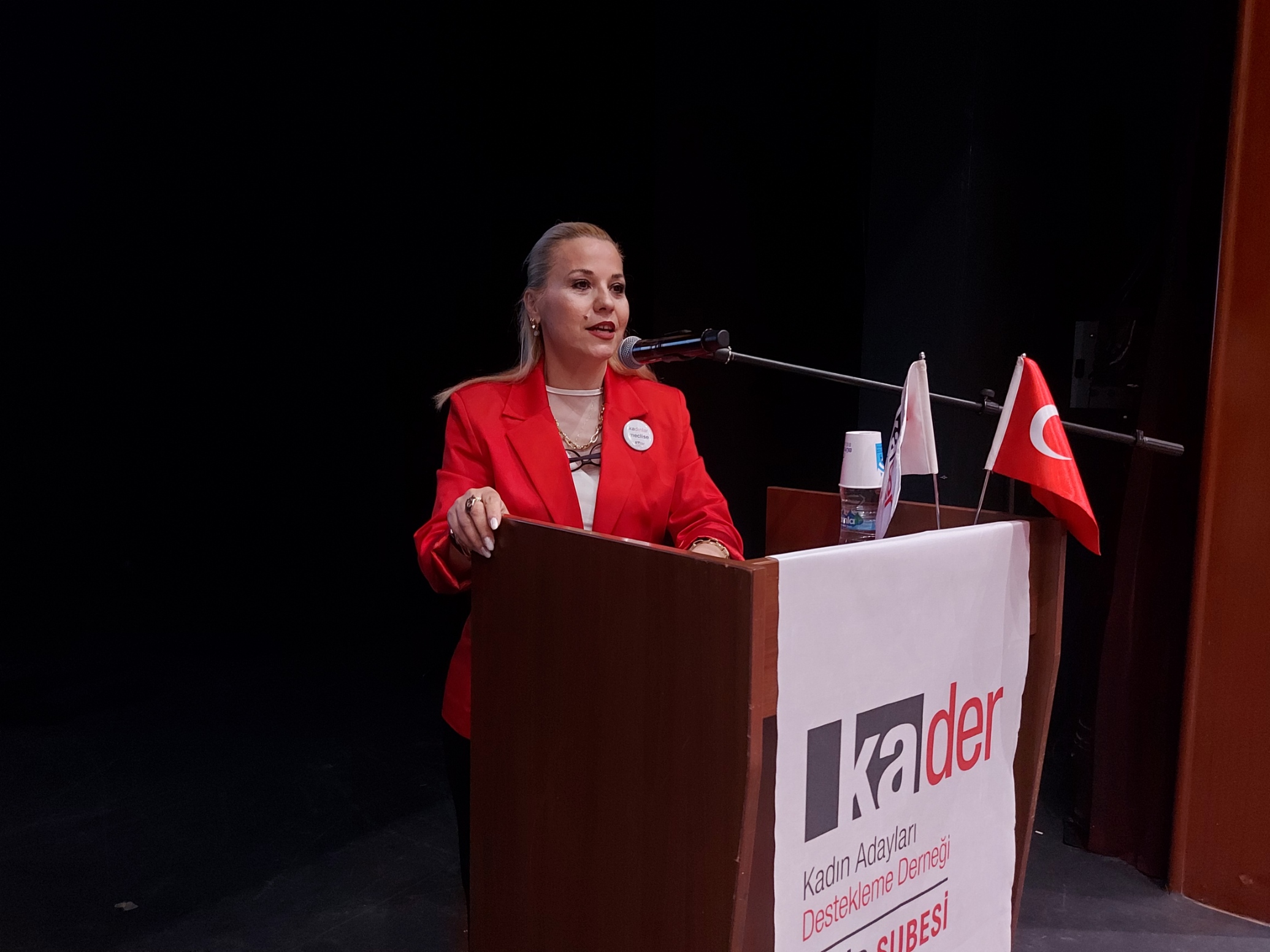 KADER İzmir'in 28'inci dönem kadın adaylarını tanıttı