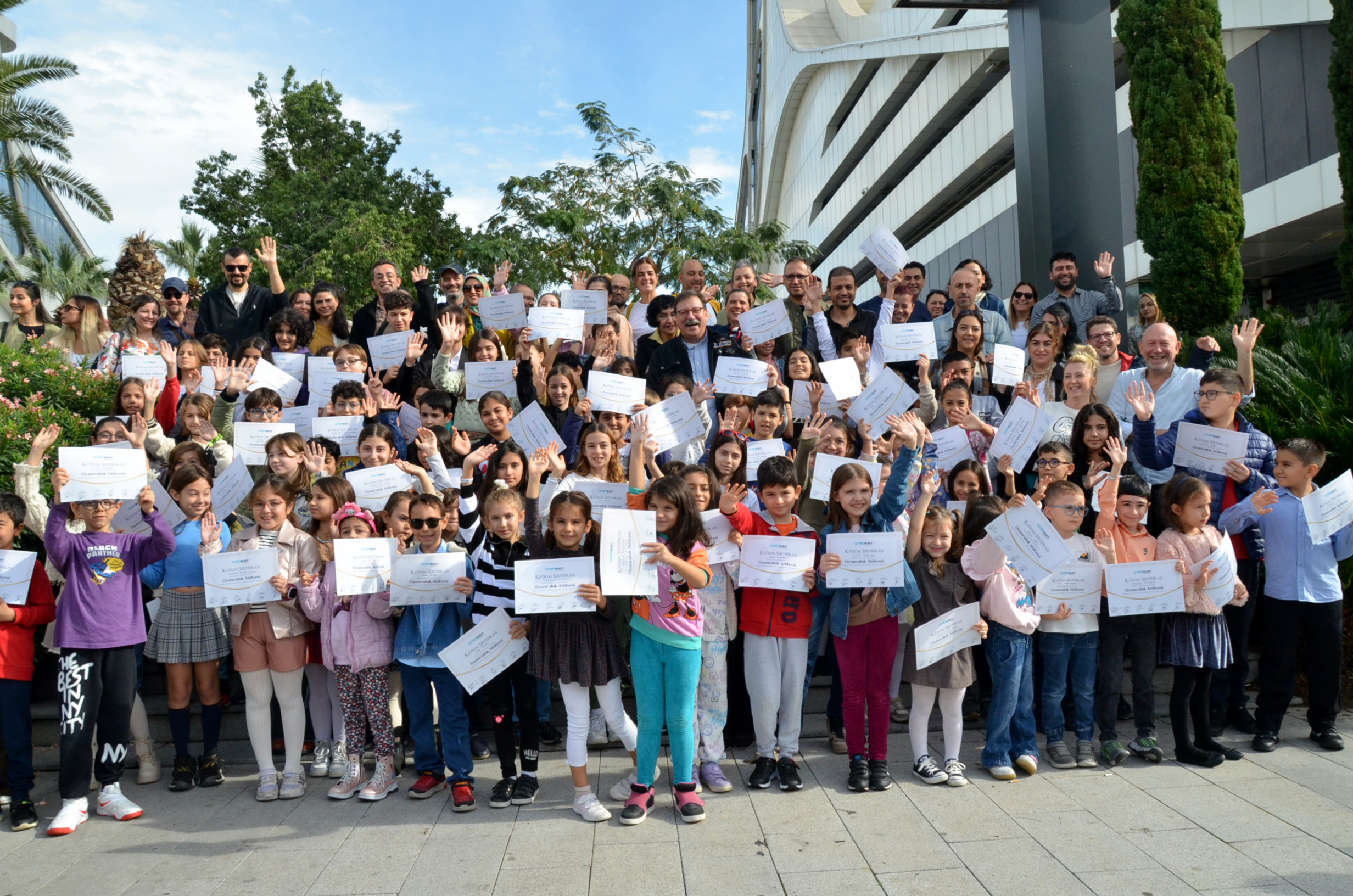 FOLKART ACADEMY’DE İLK SERFİKALAR VERİLDİ