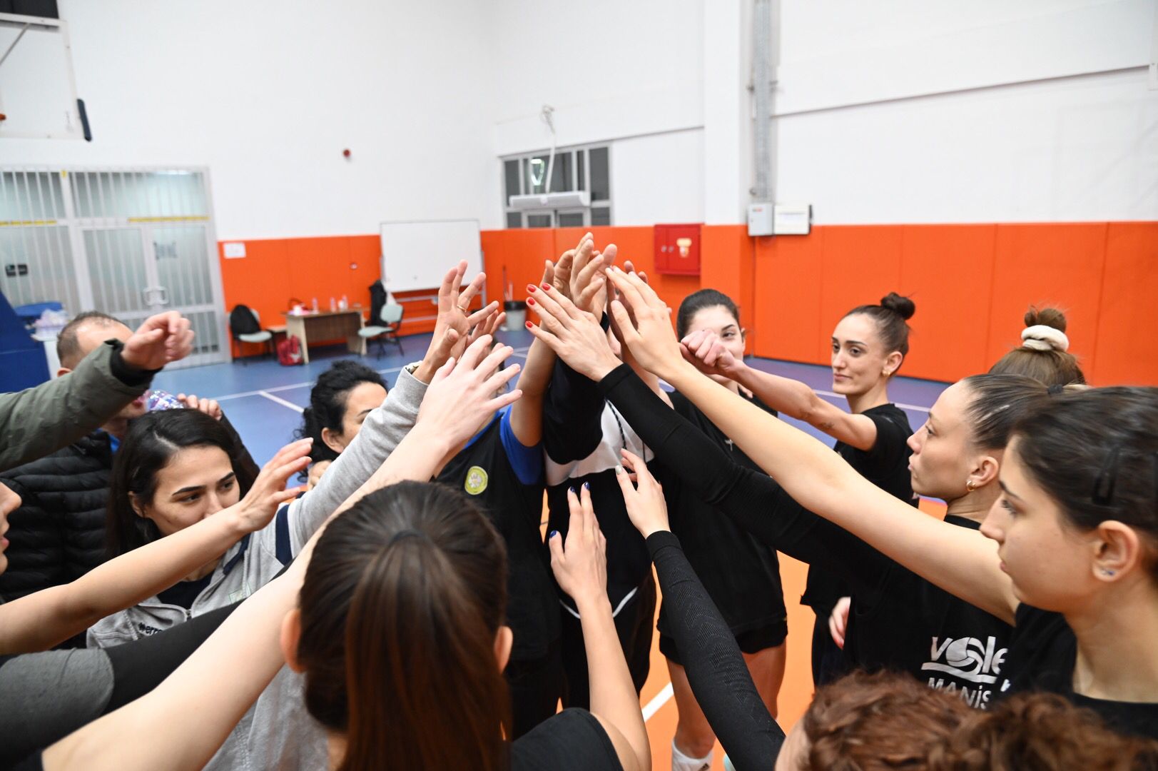 Büyükşehir’in Sultanları Akhisar Belediyespor Maçına Hazırlanıyor