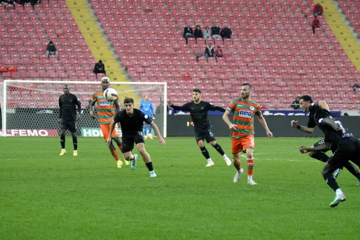 Volkan Demirel maç sonu kameraların karşısına geçti, tarihte bir ilke imza attı! Bırakacağı tarihi açıkladı