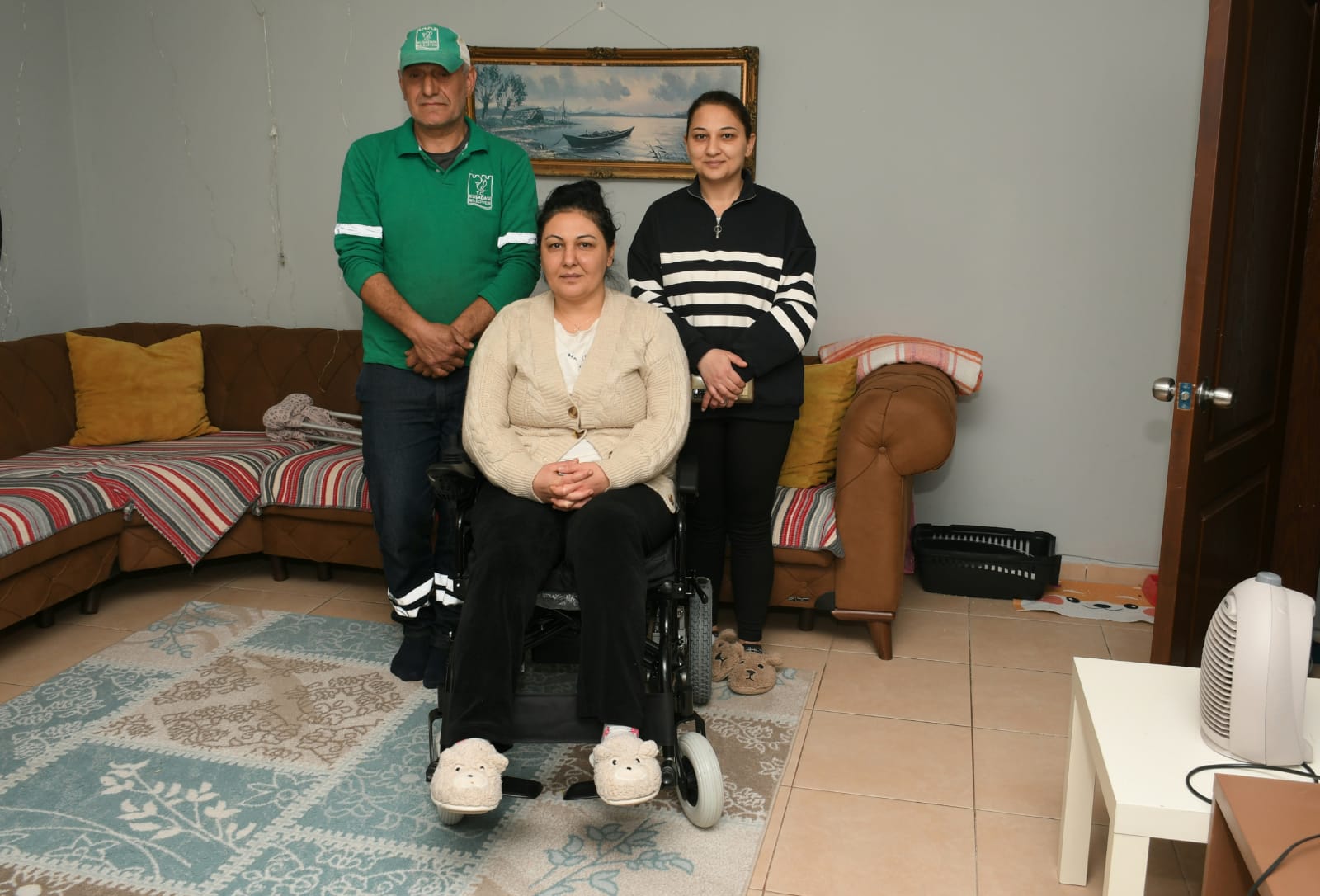 BAŞKAN ÖMER GÜNEL’DEN HEMŞEHRİSİNE TEKERLEKLİ SANDALYE DESTEĞİ