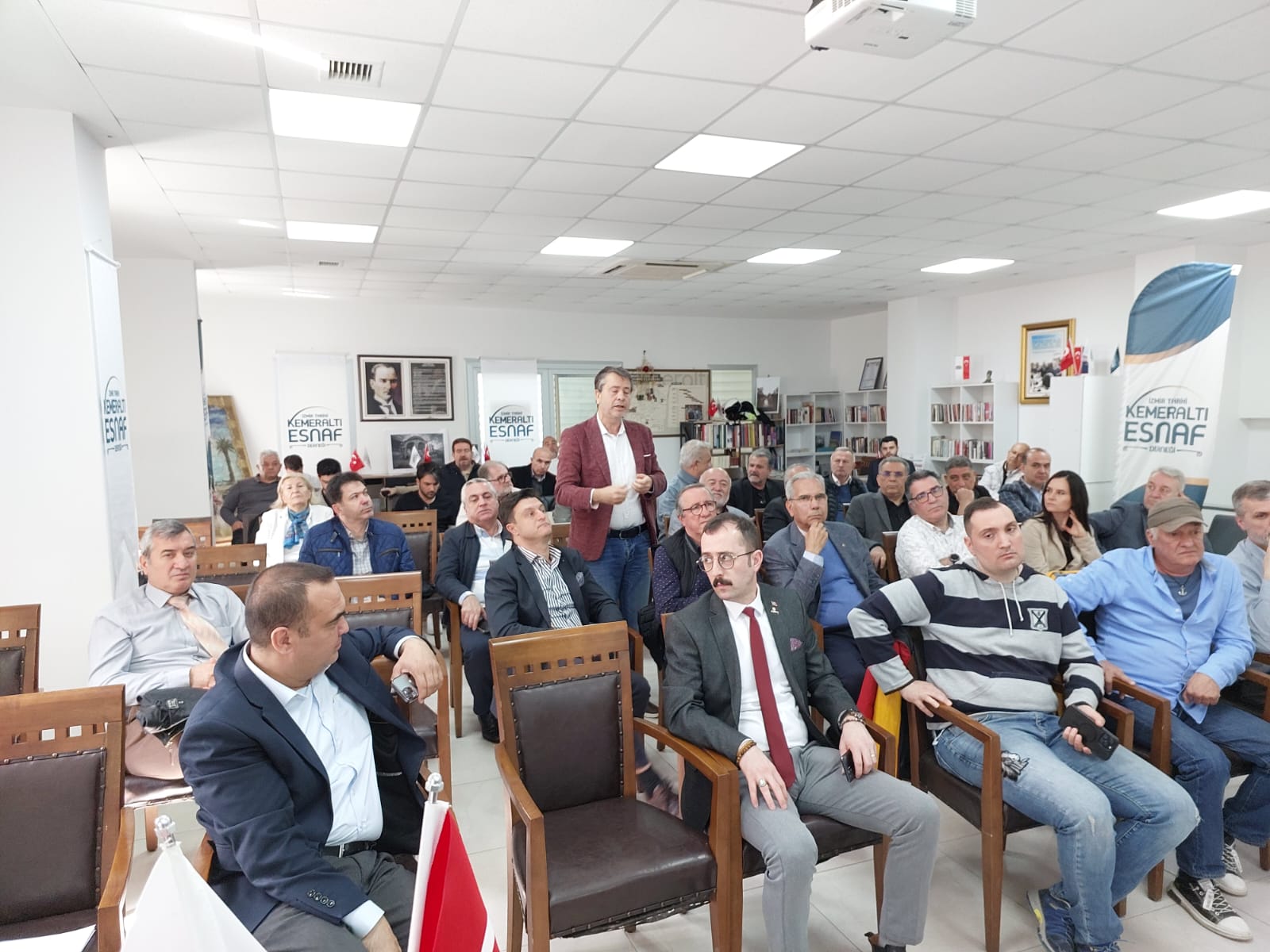 Kemeraltı Esnaf Derneği'nde Girgin ile yola devam