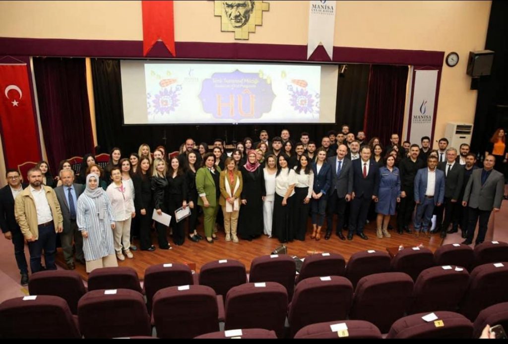 İzmir Demokrasi Rektörü Prof. Dr. Bedriye Tunçisper Manisa Celal Bayar Üniversitesinde Tasavvuf Müziği Konserine Katıldı