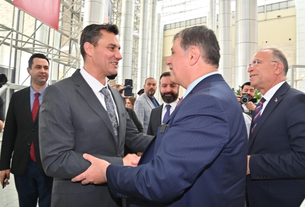 BAŞKAN ZEYREK, ULUSLARARASI DOĞALTAŞ VE TEKNOLOJİ FUARININ AÇILIŞINA KATILDI