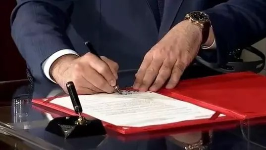 Çinli elektrikli otomobil üreticisi BYD'den Türkiye'ye 1 milyar dolarlık yatırım! İmza törenine Cumhurbaşkanı Erdoğan da katıldı