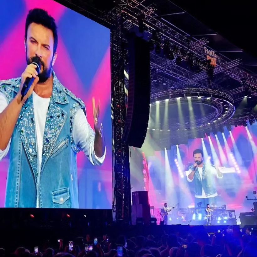 Tarkan konserinde ses ve müzik sistemi arızalandı, seyirciler isyan etti