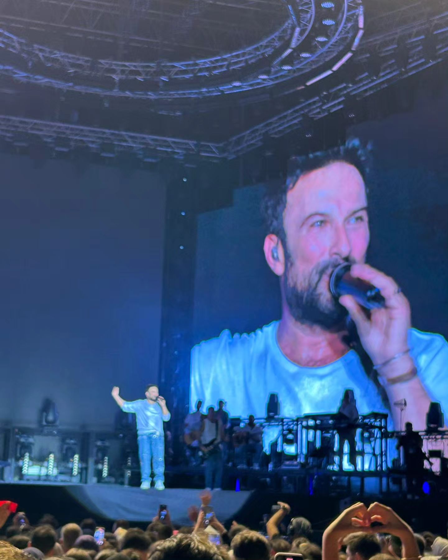 Tarkan konserinde ses ve müzik sistemi arızalandı, seyirciler isyan etti