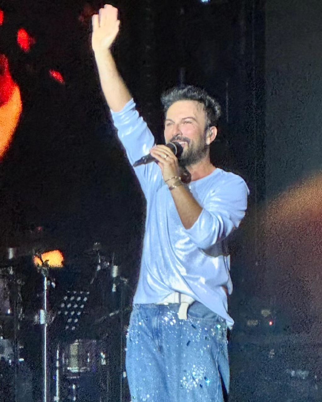 Tarkan konserinde ses ve müzik sistemi arızalandı, seyirciler isyan etti