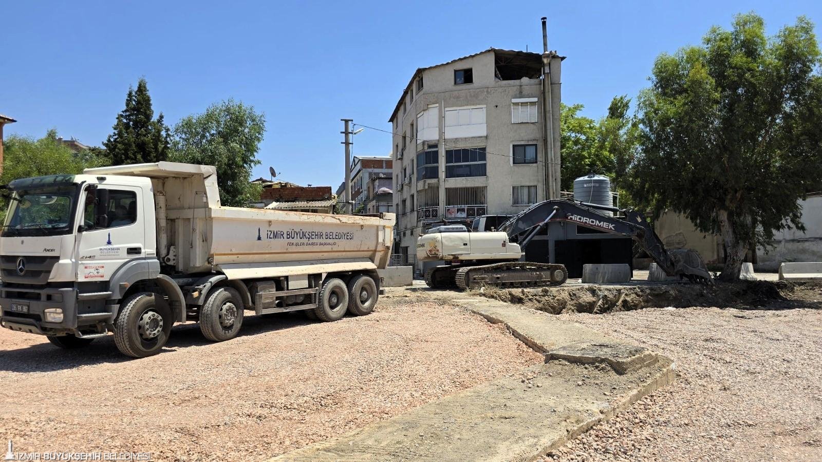 İzmir'de yeni açılan yollar trafiğe nefes oldu