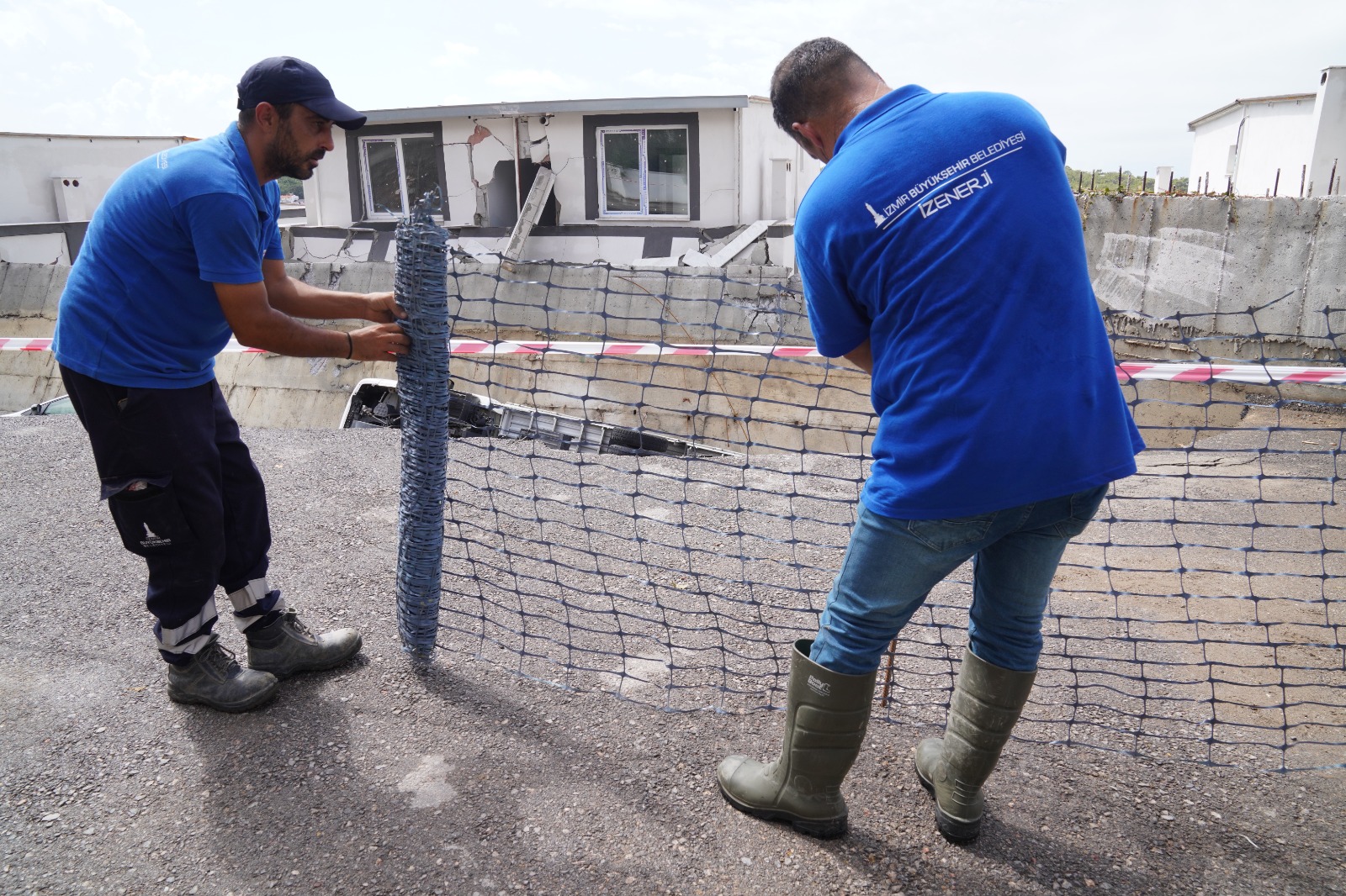 Araçlar kurtarıldı, sular tahliye edildi