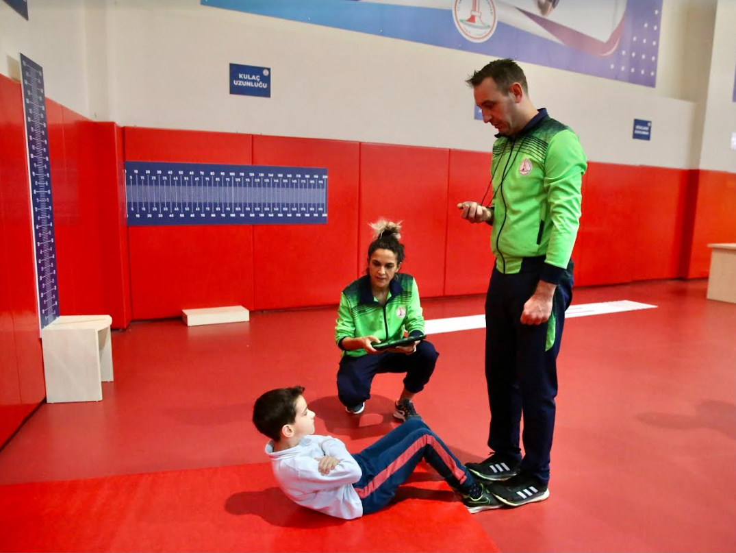 Karşıyaka Belediyesi çocukların spor yaşamına ışık oluyor
