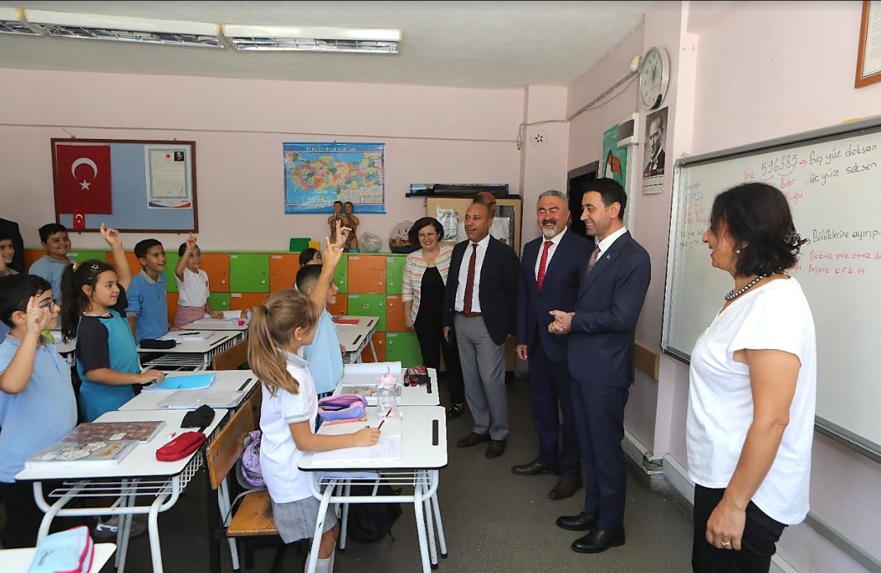 Başkan Önal'dan öğrencilere sürpriz ziyaret