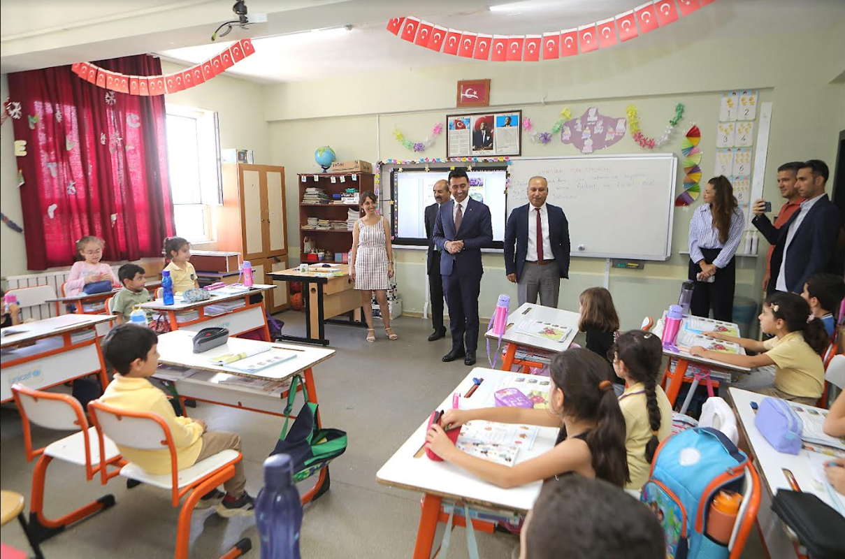 Başkan Önal'dan öğrencilere sürpriz ziyaret