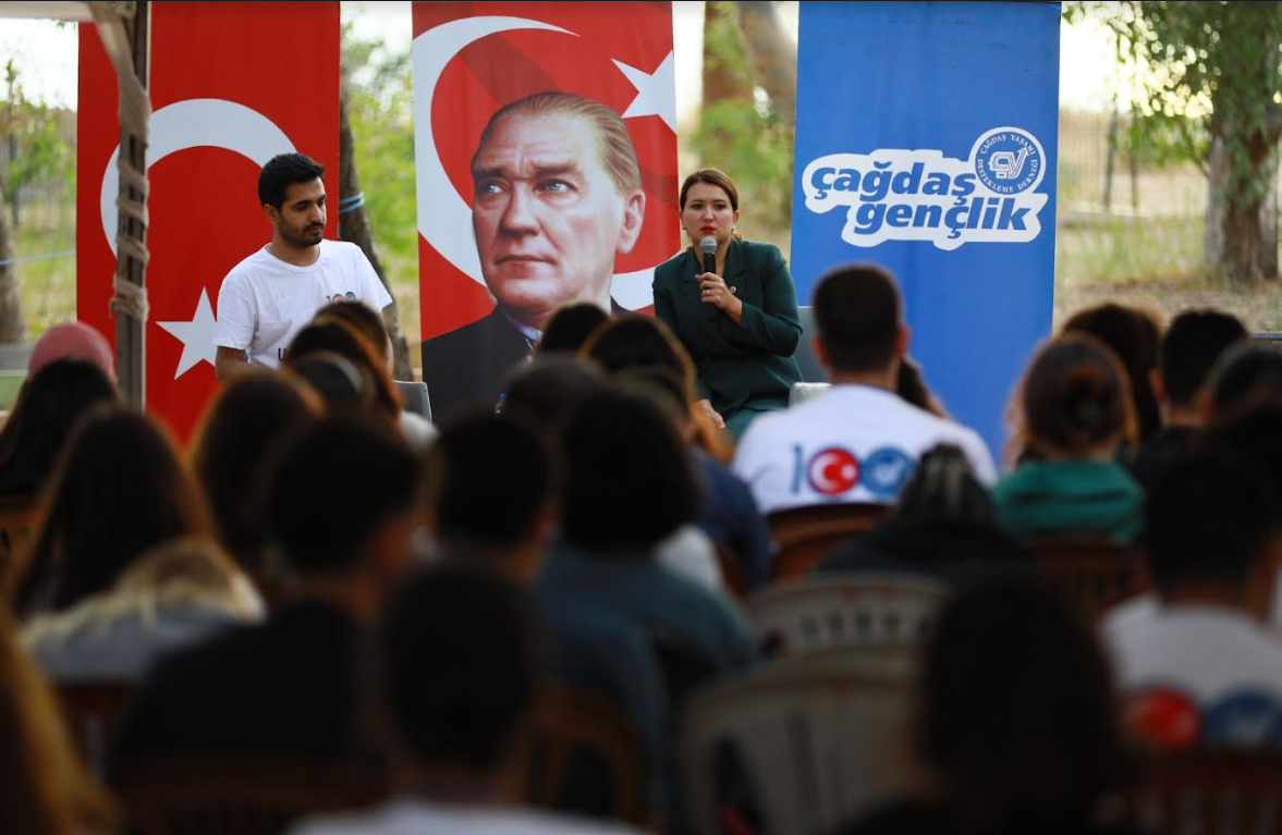 Çağdaş Yaşamın gençleri Pamucak'ta