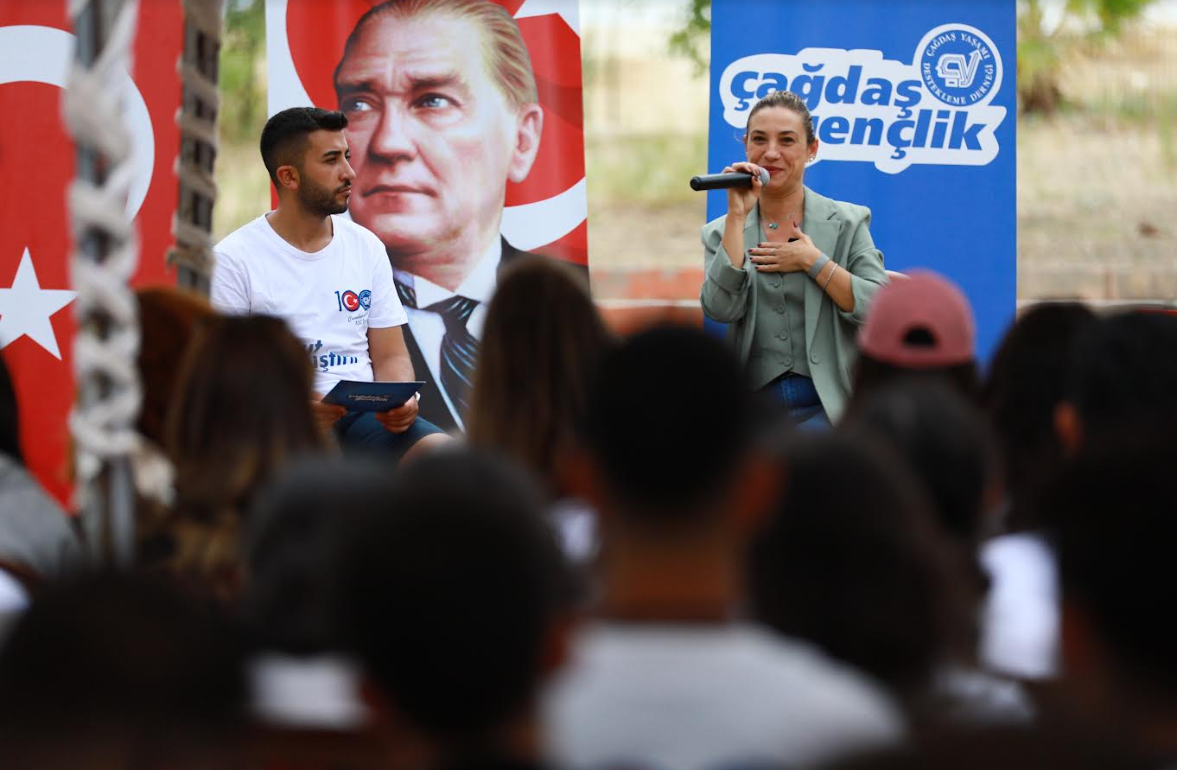 Çağdaş Yaşamın gençleri Pamucak'ta