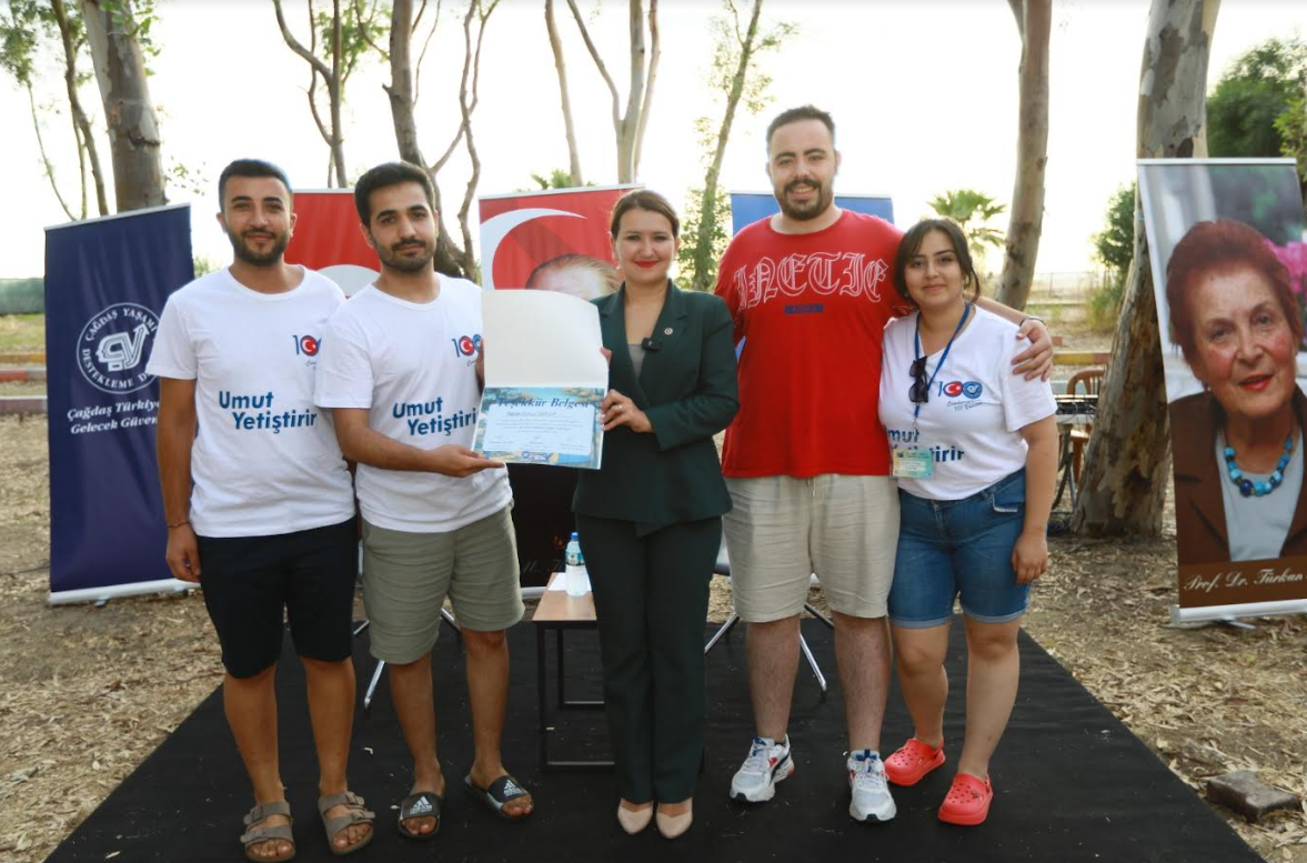 Çağdaş Yaşamın gençleri Pamucak'ta