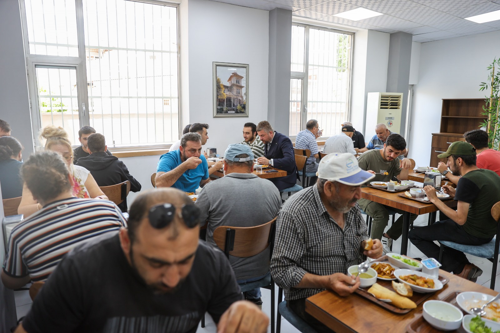 BUCA'DA ASKIDA YEMEK UYGULAMASI BAŞLADI