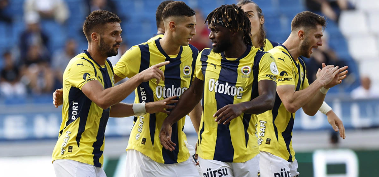 Türkiye nefesini tuttu: Milyonların gözü Kadıköy'deki dev derbide!