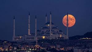 Yılın Son Süper Ay'ı