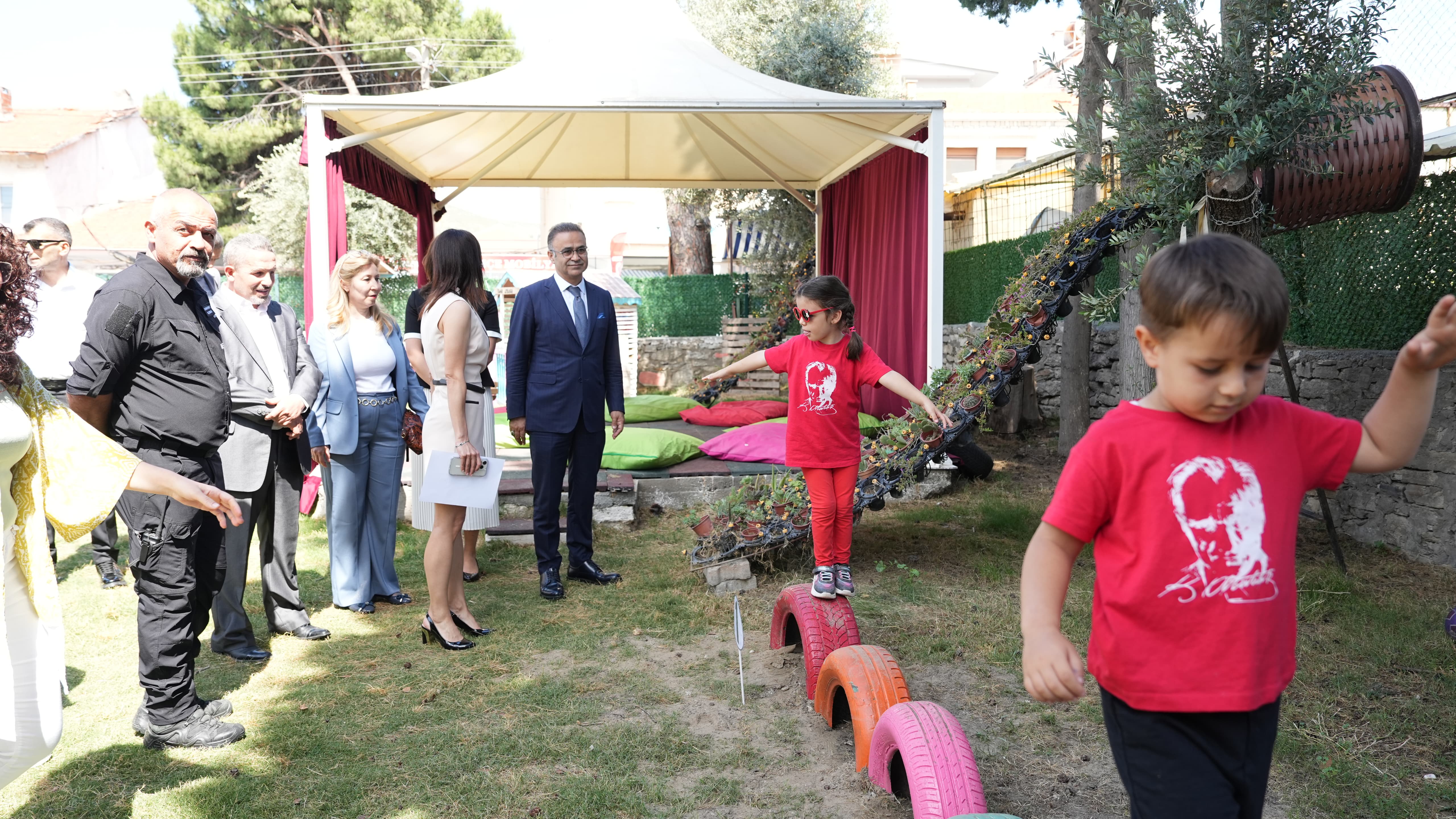 İzmir'in Okul öncesi öğrencileri için İlk Açık Hava Deprem Eğitim Parkuru Açıldı