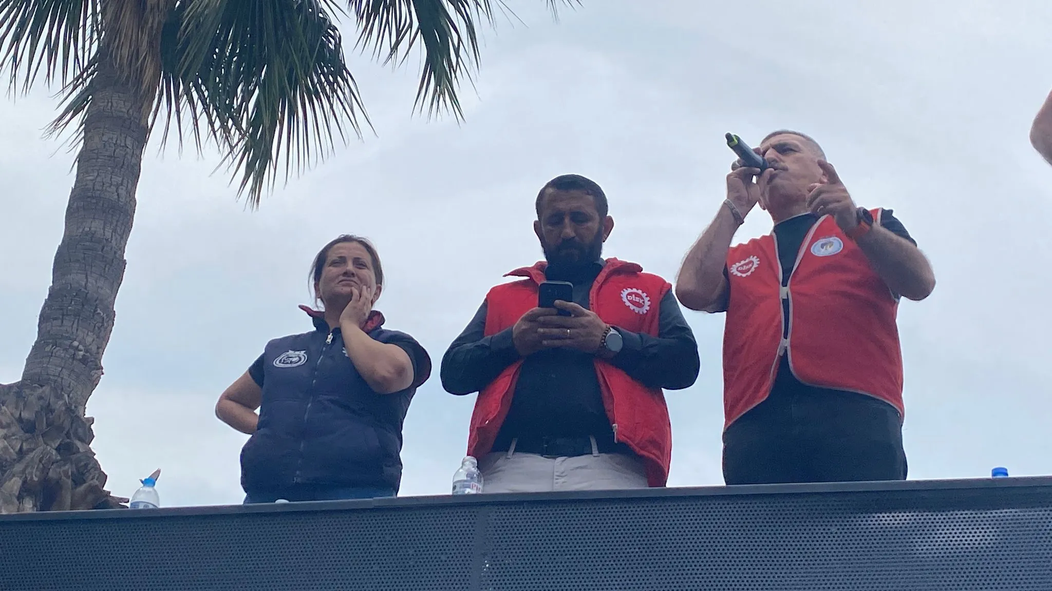 Üçüncü gün: Grevci işçiler İZSU önünde!