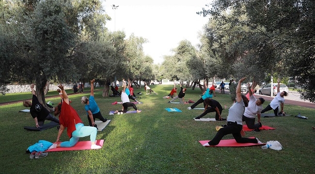 Bayraklı'da sabah yoga akşam zumba
