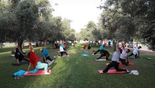 Bayraklı'da sabah yoga akşam zumba