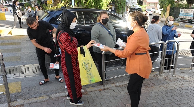 Öğrencilerin maskeleri Balçova Belediyesinden