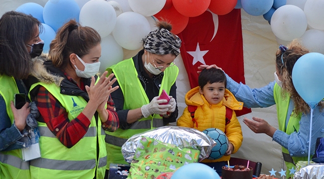 Minik depremzedeye doğum günü sürprizi