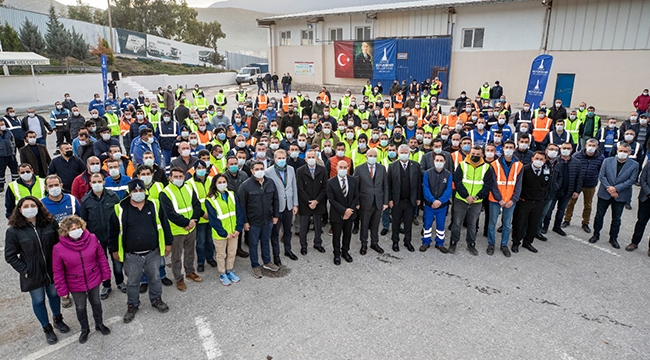 İzmir Büyükşehir Belediye Başkanı Soyer personelin yeni yılını kutladı
