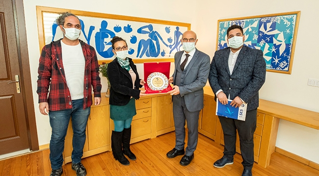 Sağlıkçılardan Başkan Soyer'e pandemi teşekkürü