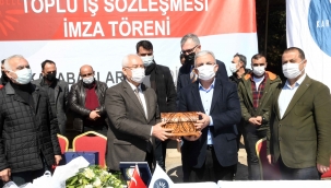 Başkan Selvitopu ve sendikacılar arasında törenle imzalandı