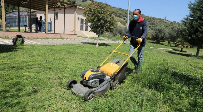 Gaziemir’in parklarında bahar hazırlığı