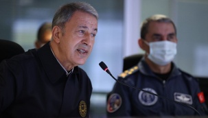 Bakan Akar'ın uçağı acil iniş yaptı