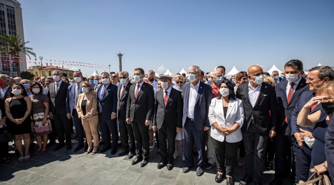 Başkan Soyer CHP’nin Zafer Bayramı programına katıldı: “Atalarımızın çektiklerinin yanında bizimkiler ne ki!”