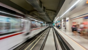 İzmir’de metro istasyonlarında ücretsiz internet dönemi başladı