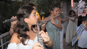 Piyano ve flütün muhteşem armonisi Karaburun’da buluştu