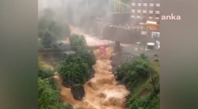 Rize sağanak yağışın etkisine girdi, Ağaran şelalesi taştı