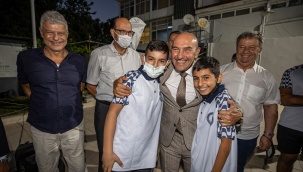 Başkan Soyer sporcularla bir araya geldi