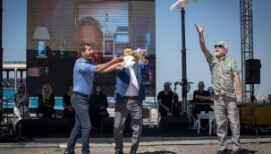 Batur, İzmir’den barış ve iktidar mesajı verdi