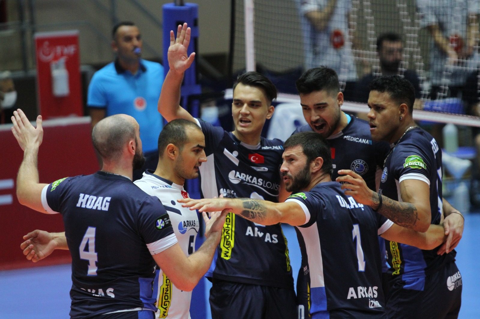 Arkas Spor Efeler Ligi'nde Nefes Aldırtmıyor !