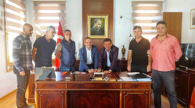 Ayvalık Belediyesi&#039;nde İşçiler Mutlu