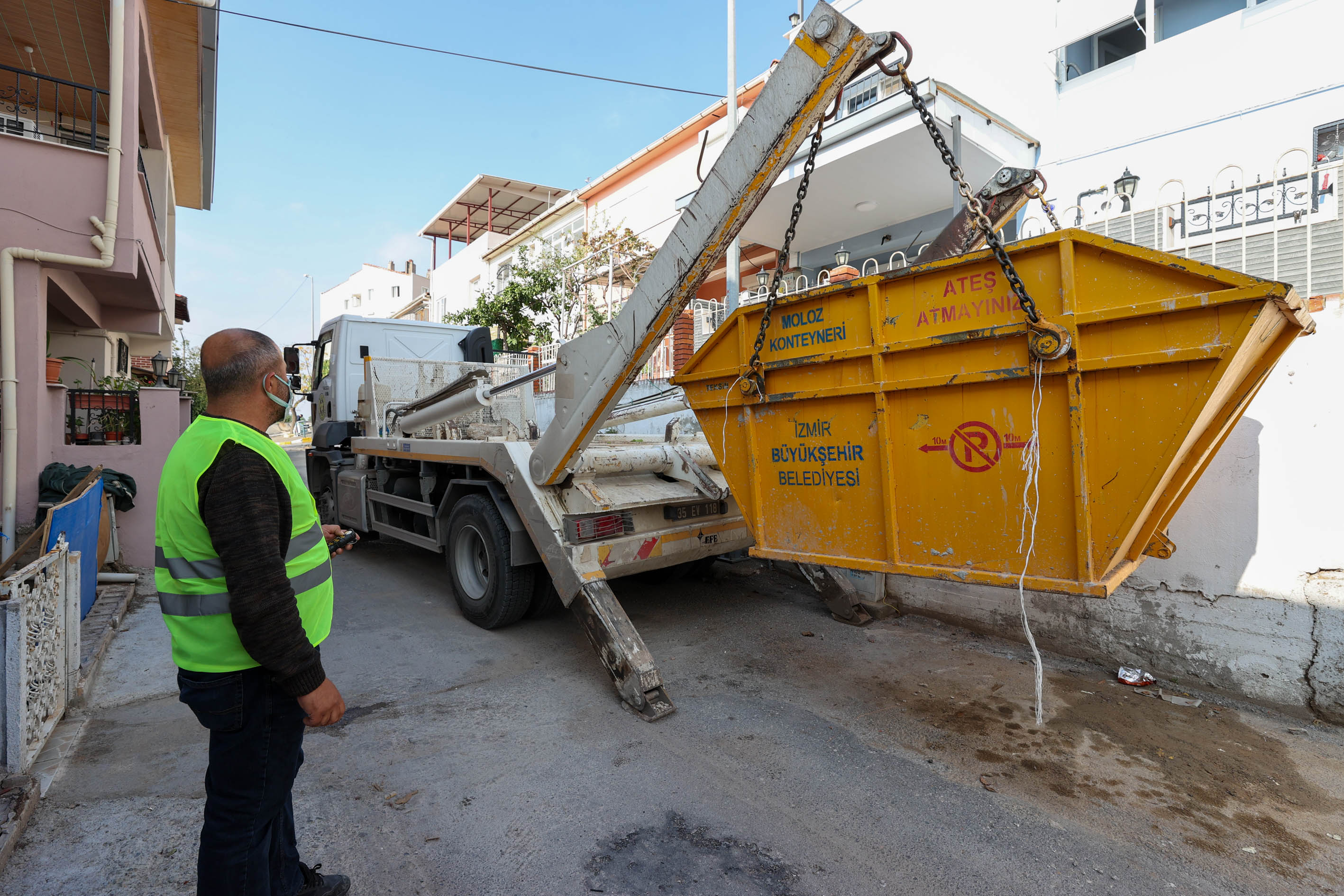 Buca'da Günde 110 Ton Moloz Toplanıyor