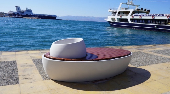 Çeşme&#039; de Yeni Banklar Vatandaşların Onayını Aldı