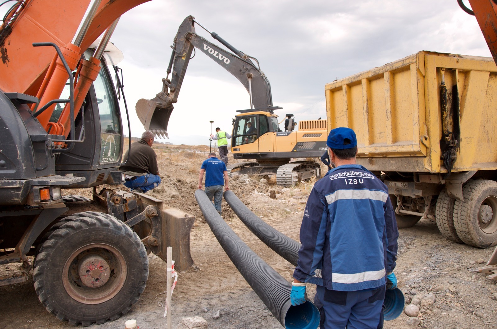 Çiğli'de Heyelanı Tetikleyebilecek Yüzey Suları Kontrol Altına Alınıyor