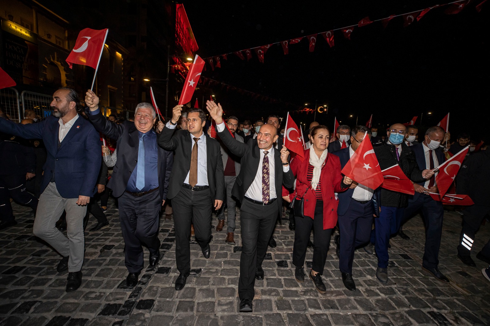 Cumhuriyet'in Kenti İzmir'de Coşkulu Kutlama